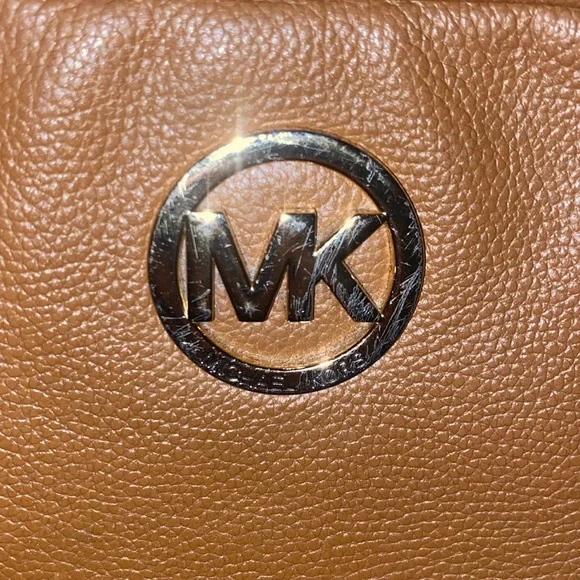 EUC Micheal Kors crossbody - Picture 6 of 6